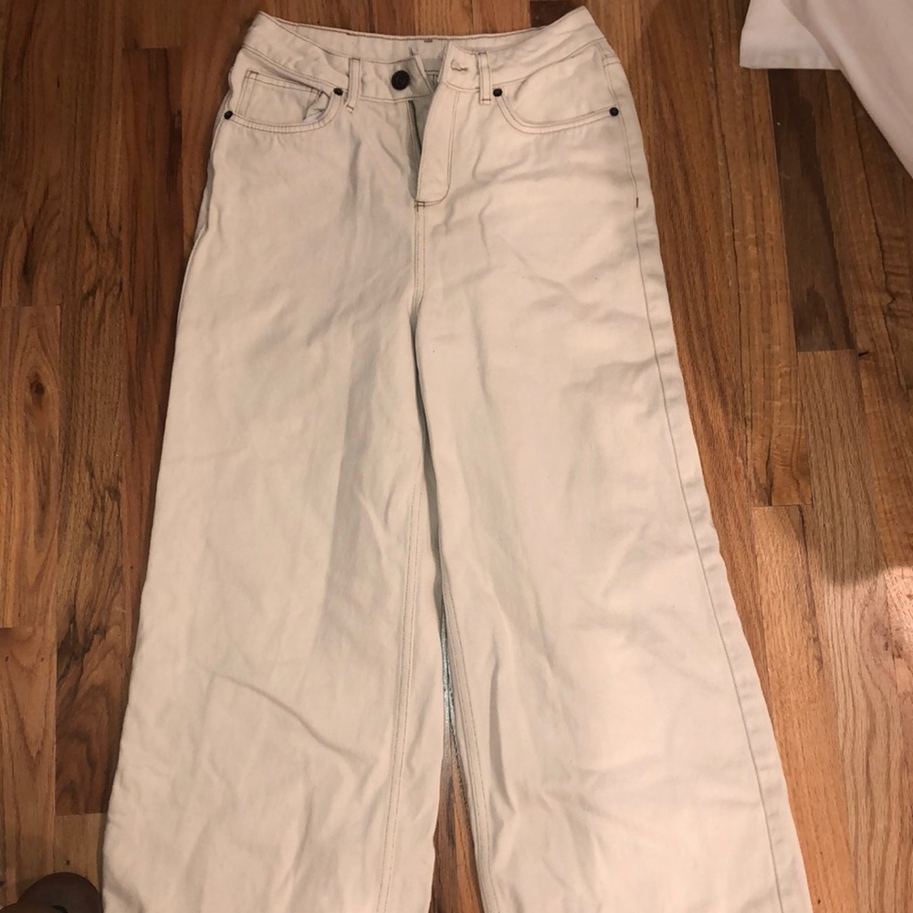 Trendy comfortable white jeans